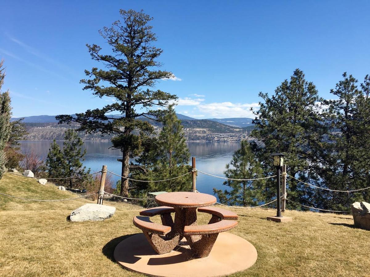 Cozystay Signature Lake Okanagan Resort 킬로나 외부 사진