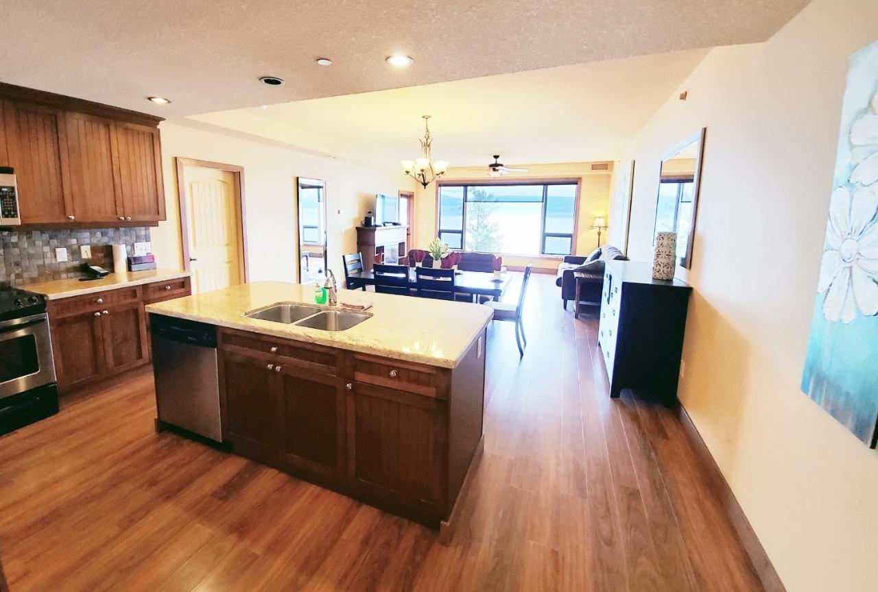 Cozystay Signature Lake Okanagan Resort 킬로나 외부 사진