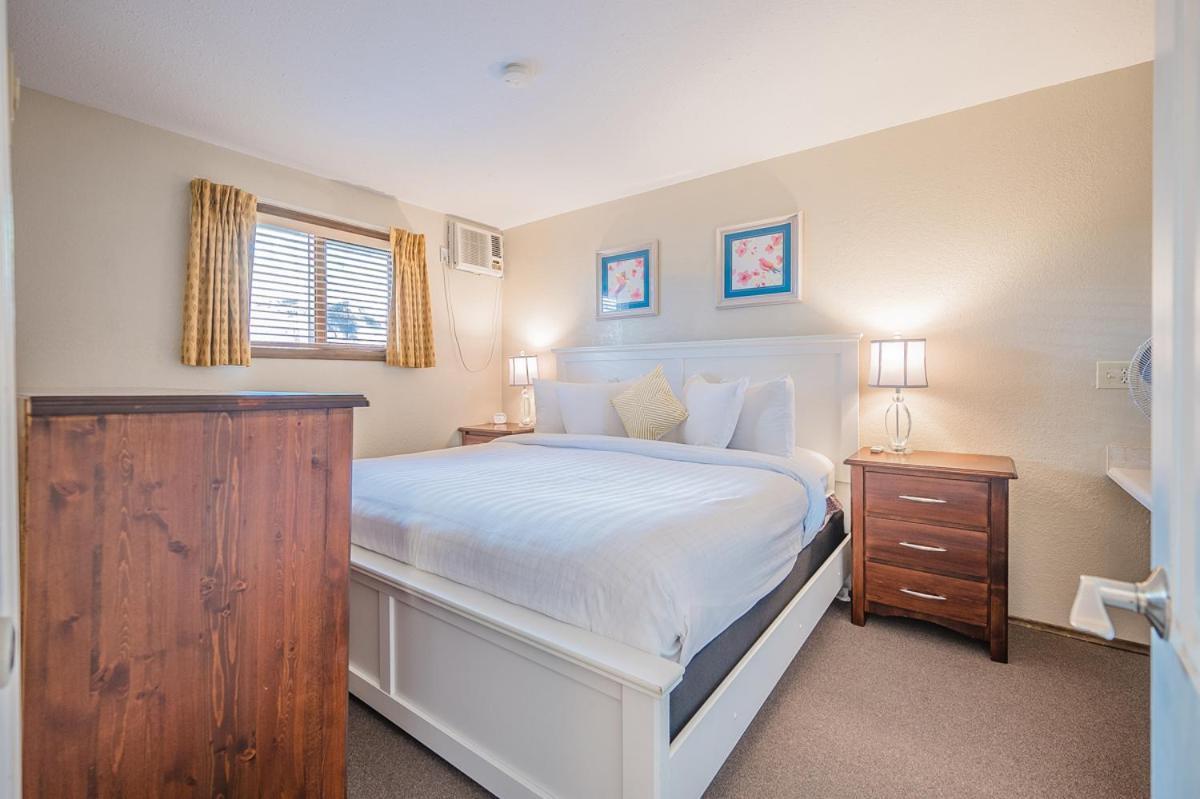 Cozystay Signature Lake Okanagan Resort 킬로나 외부 사진