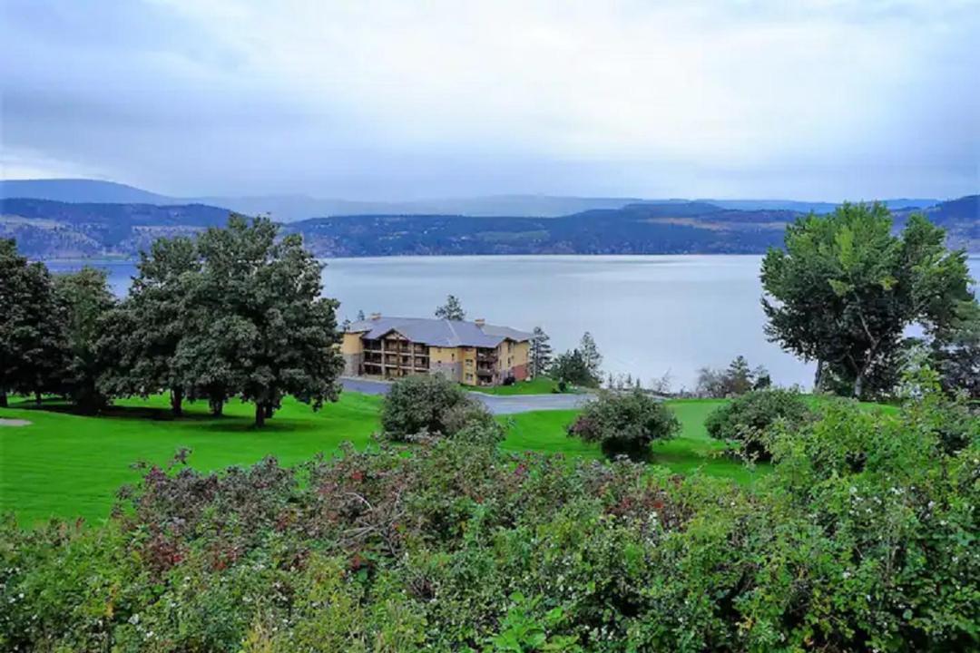 Cozystay Signature Lake Okanagan Resort 킬로나 외부 사진