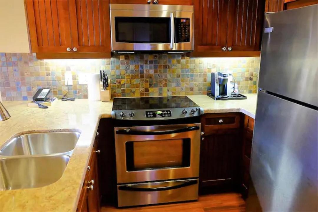 Cozystay Signature Lake Okanagan Resort 킬로나 외부 사진