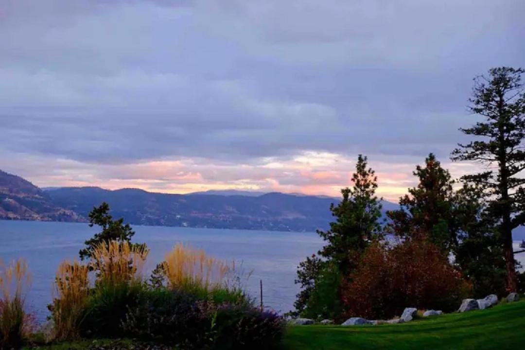 Cozystay Signature Lake Okanagan Resort 킬로나 외부 사진